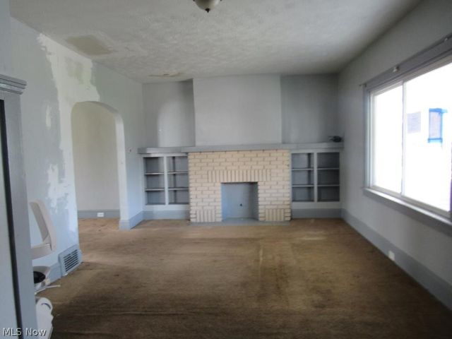 4273 E 136, Cleveland, OH 44105