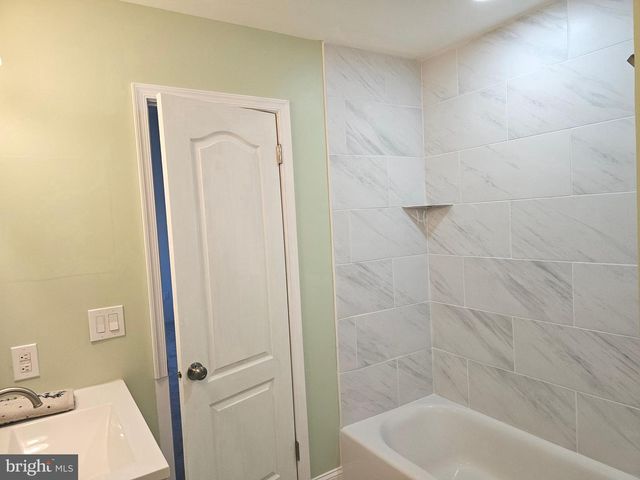 5502 CONSTITUTION CT, North Wales, PA 19454