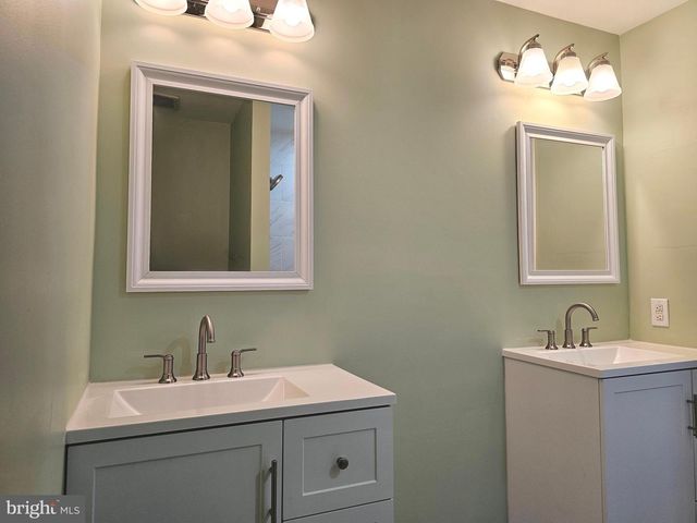 5502 CONSTITUTION CT, North Wales, PA 19454