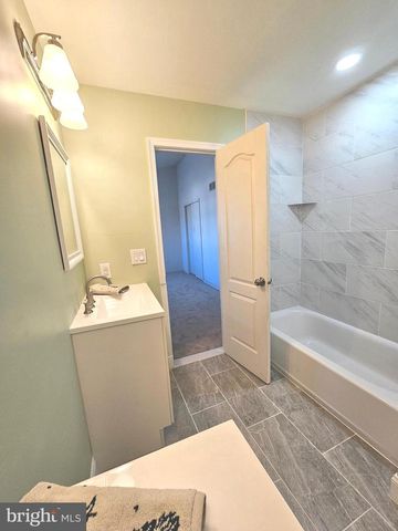 5502 CONSTITUTION CT, North Wales, PA 19454