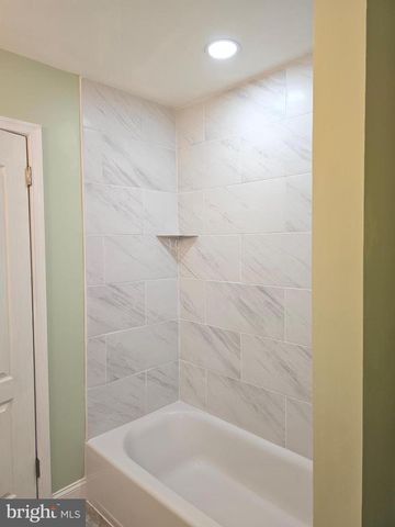 5502 CONSTITUTION CT, North Wales, PA 19454