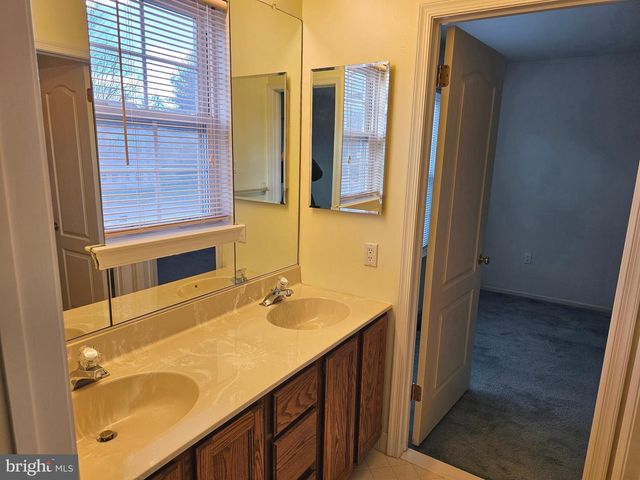 5502 CONSTITUTION CT, North Wales, PA 19454