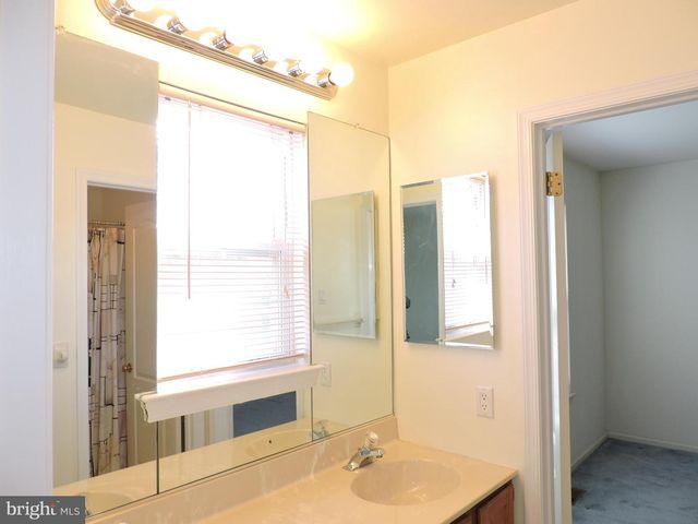 5502 CONSTITUTION CT, North Wales, PA 19454