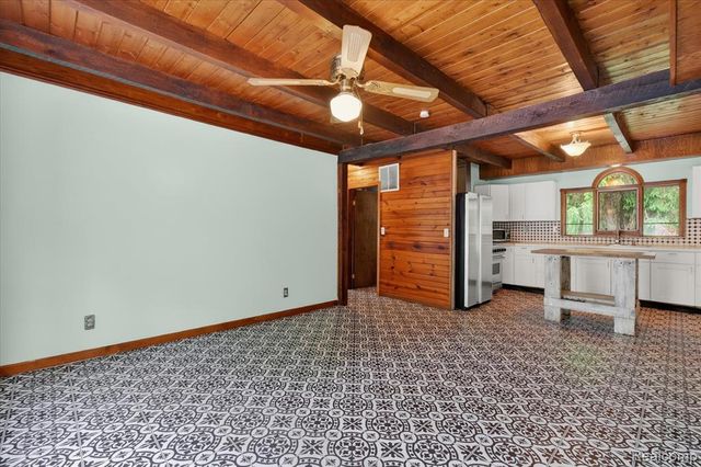 41303 Harris Road, Belleville, MI 48111