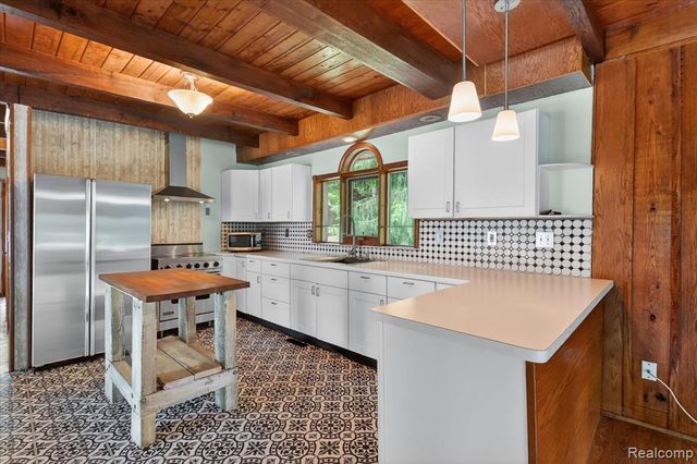 41303 Harris Road, Belleville, MI 48111