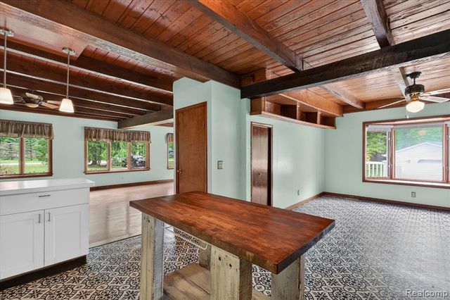 41303 Harris Road, Belleville, MI 48111