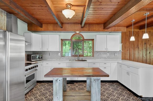 41303 Harris Road, Belleville, MI 48111