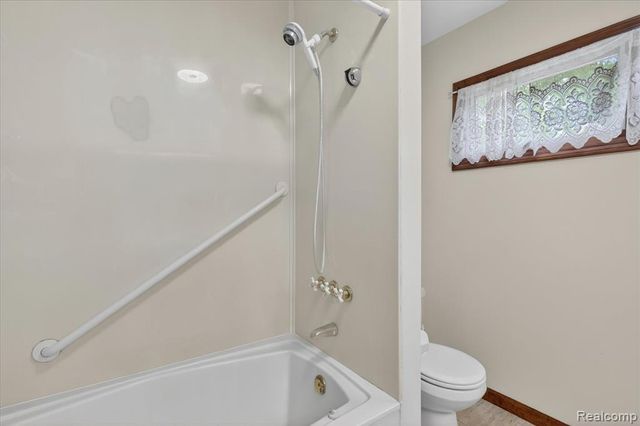 41303 Harris Road, Belleville, MI 48111