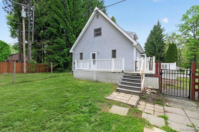41303 Harris Road, Belleville, MI 48111