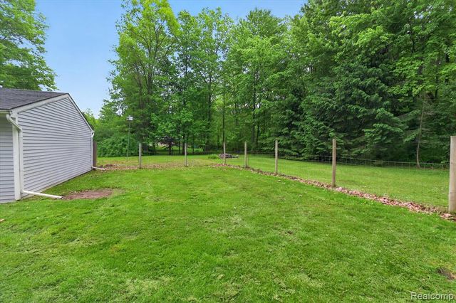 41303 Harris Road, Belleville, MI 48111