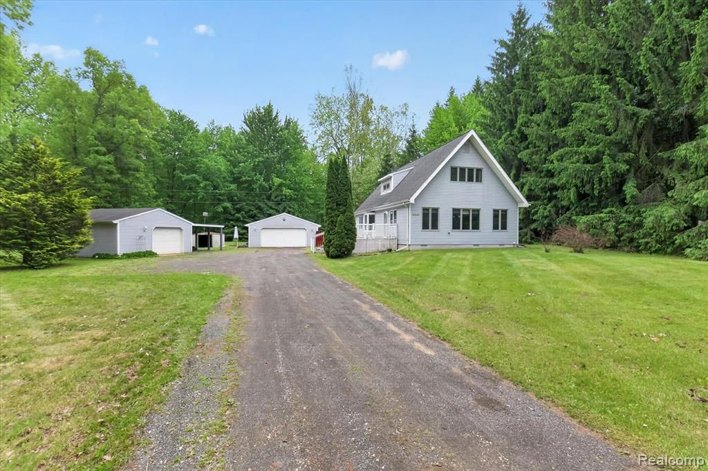 41303 Harris Road, Belleville, MI 48111