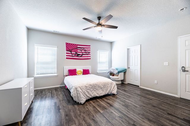 1114 S Kingfisher Lane, Fayetteville, AR 72701