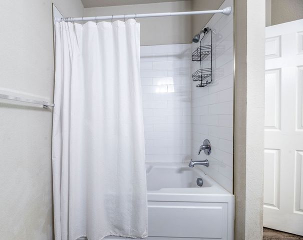 1114 S Kingfisher Lane, Fayetteville, AR 72701