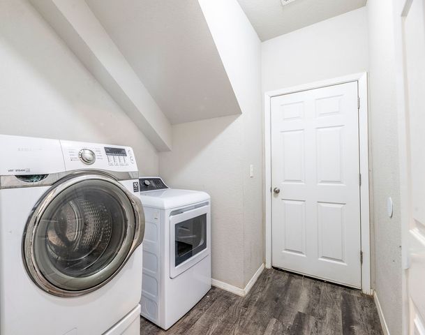 1114 S Kingfisher Lane, Fayetteville, AR 72701