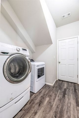 1114 S Kingfisher Lane, Fayetteville, AR 72701