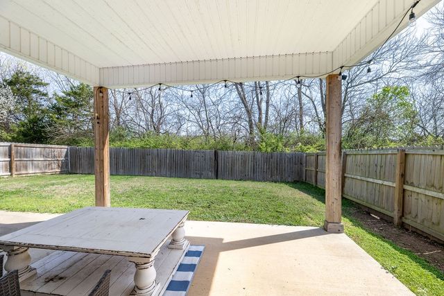 1114 S Kingfisher Lane, Fayetteville, AR 72701