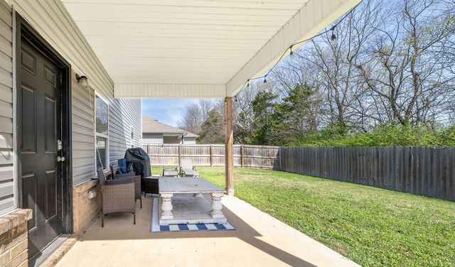 1114 S Kingfisher Lane, Fayetteville, AR 72701