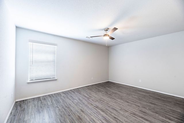 1114 S Kingfisher Lane, Fayetteville, AR 72701