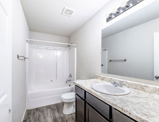 1114 S Kingfisher Lane, Fayetteville, AR 72701