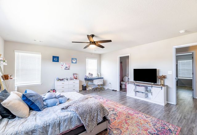 1114 S Kingfisher Lane, Fayetteville, AR 72701