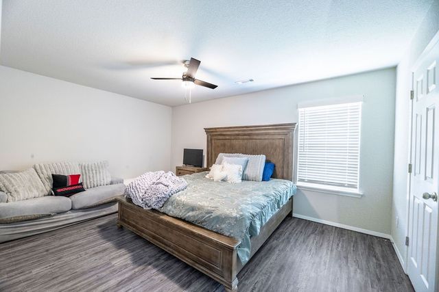 1114 S Kingfisher Lane, Fayetteville, AR 72701