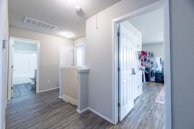 1114 S Kingfisher Lane, Fayetteville, AR 72701