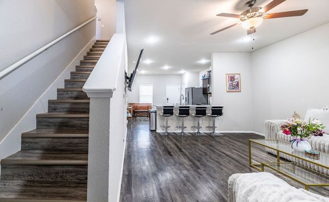 1114 S Kingfisher Lane, Fayetteville, AR 72701