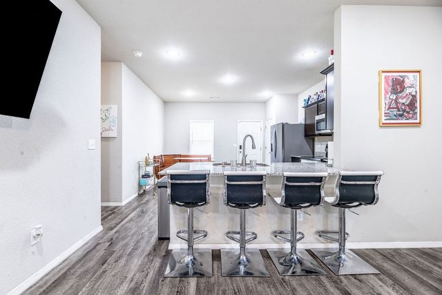 1114 S Kingfisher Lane, Fayetteville, AR 72701