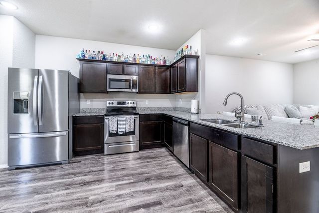 1114 S Kingfisher Lane, Fayetteville, AR 72701