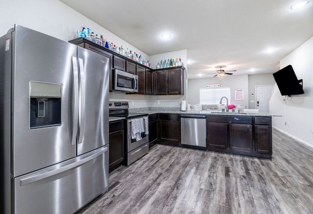 1114 S Kingfisher Lane, Fayetteville, AR 72701