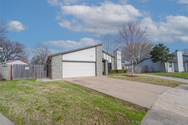 1925 N Desert Palm Avenue, Broken Arrow, OK 74012