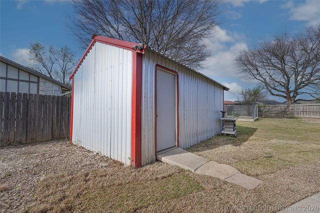 1925 N Desert Palm Avenue, Broken Arrow, OK 74012