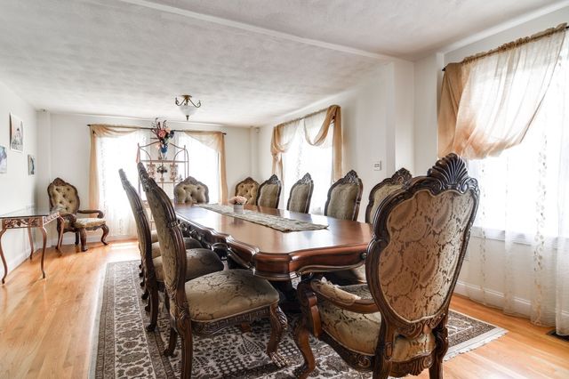 202 Boston Post Rd, Wayland, MA 01778