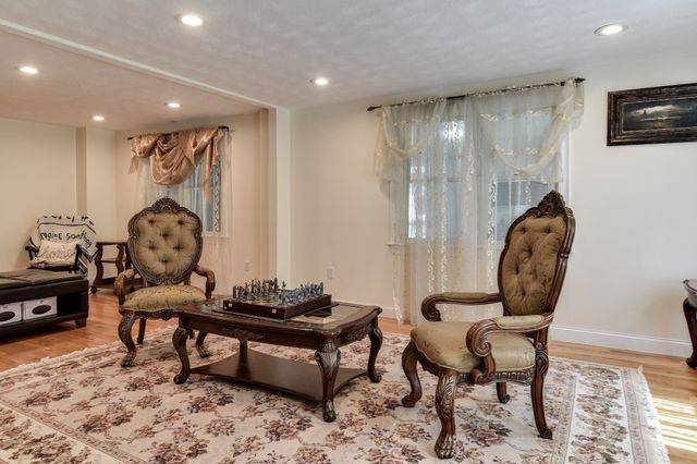 202 Boston Post Rd, Wayland, MA 01778