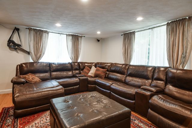 202 Boston Post Rd, Wayland, MA 01778