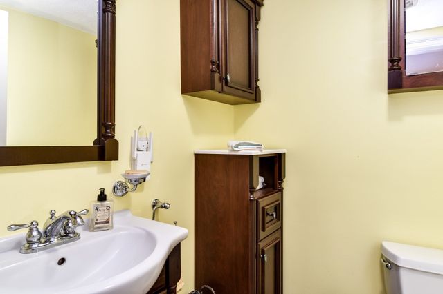 202 Boston Post Rd, Wayland, MA 01778