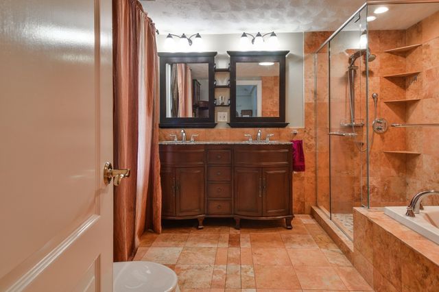 202 Boston Post Rd, Wayland, MA 01778
