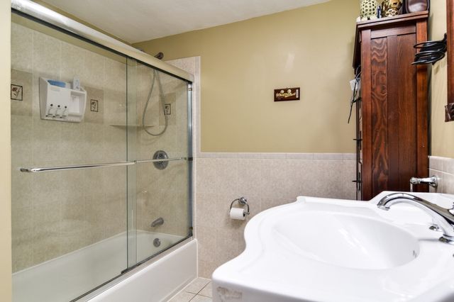 202 Boston Post Rd, Wayland, MA 01778