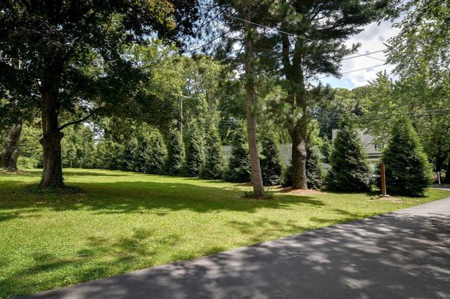 202 Boston Post Rd, Wayland, MA 01778
