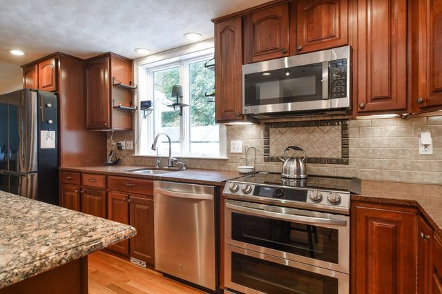 202 Boston Post Rd, Wayland, MA 01778