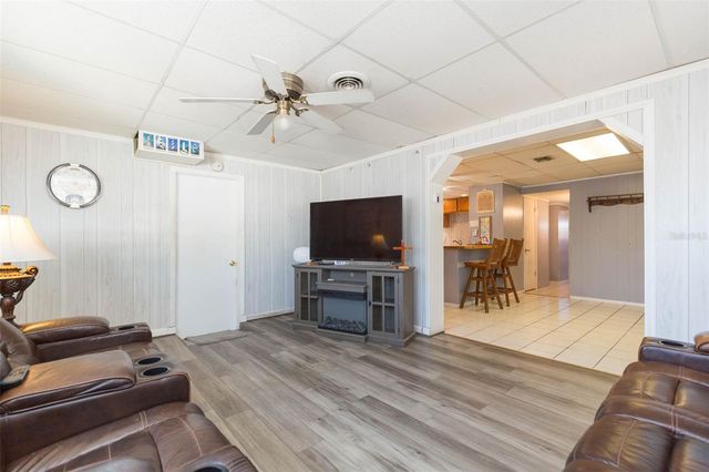 4102 W FAIRVIEW HEIGHTS, Tampa, FL 33616