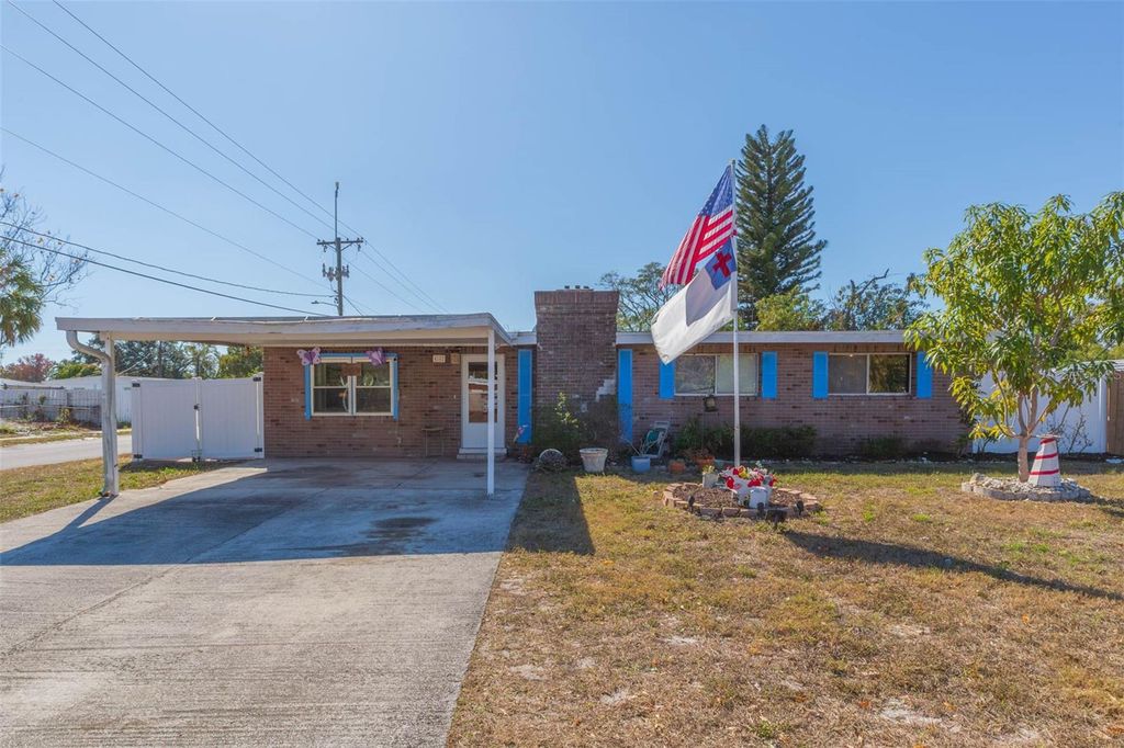 Image 1 of property listing at 4102 W FAIRVIEW HEIGHTS, Tampa, FL 33616