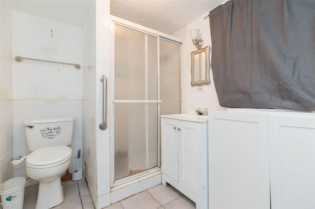 Image 18 of property listing at 4102 W FAIRVIEW HEIGHTS, Tampa, FL 33616