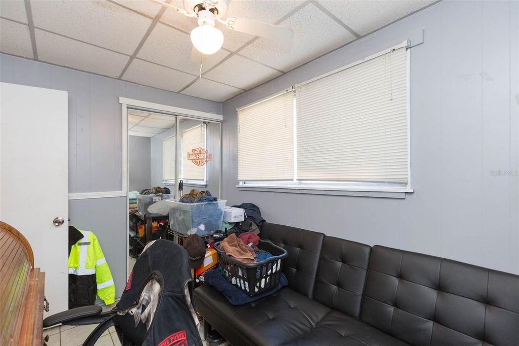 Image 20 of property listing at 4102 W FAIRVIEW HEIGHTS, Tampa, FL 33616