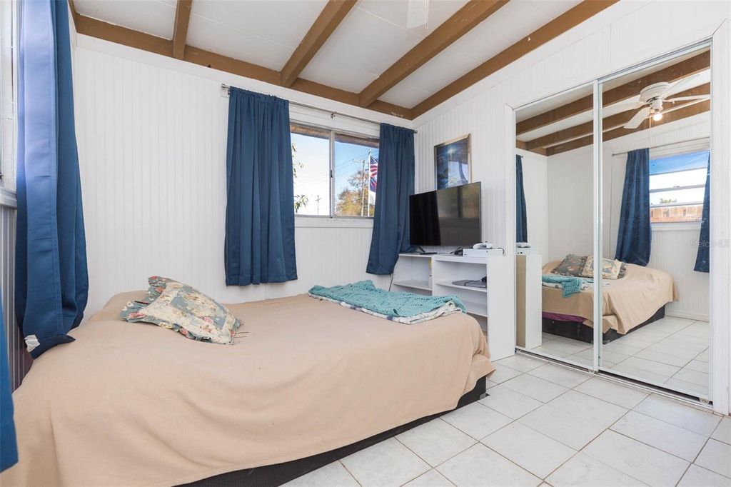 Image 22 of property listing at 4102 W FAIRVIEW HEIGHTS, Tampa, FL 33616