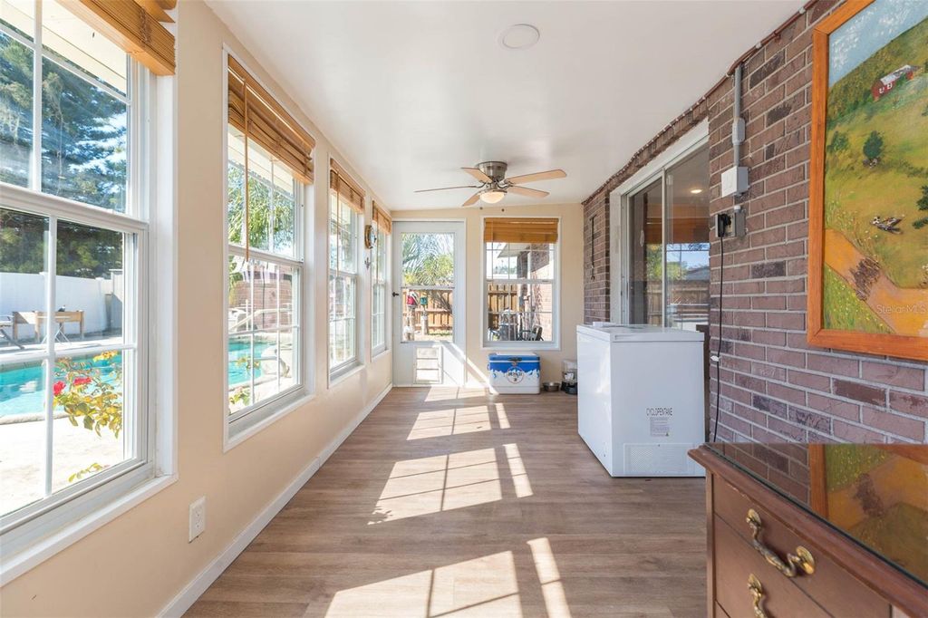 Image 30 of property listing at 4102 W FAIRVIEW HEIGHTS, Tampa, FL 33616