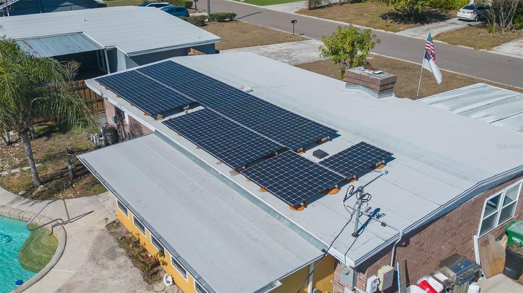 Image 36 of property listing at 4102 W FAIRVIEW HEIGHTS, Tampa, FL 33616