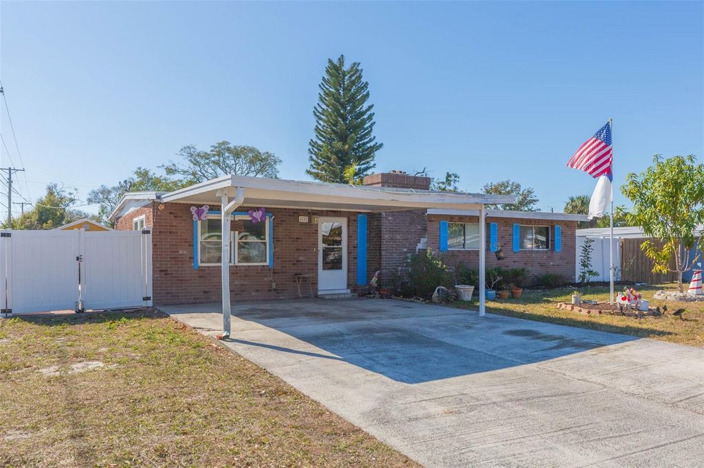 Image 39 of property listing at 4102 W FAIRVIEW HEIGHTS, Tampa, FL 33616