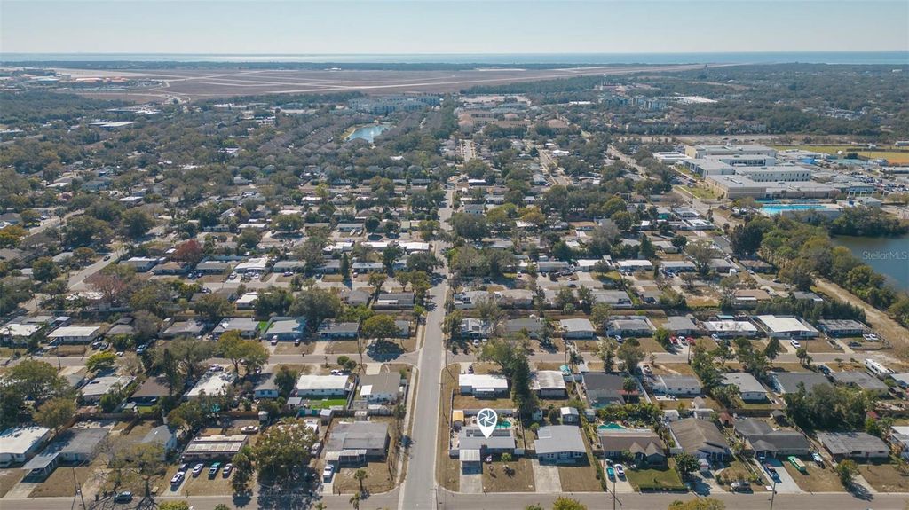 Image 40 of property listing at 4102 W FAIRVIEW HEIGHTS, Tampa, FL 33616