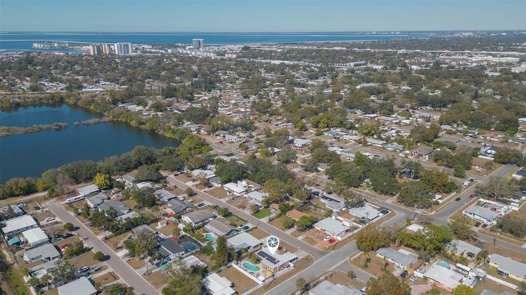 Image 45 of property listing at 4102 W FAIRVIEW HEIGHTS, Tampa, FL 33616